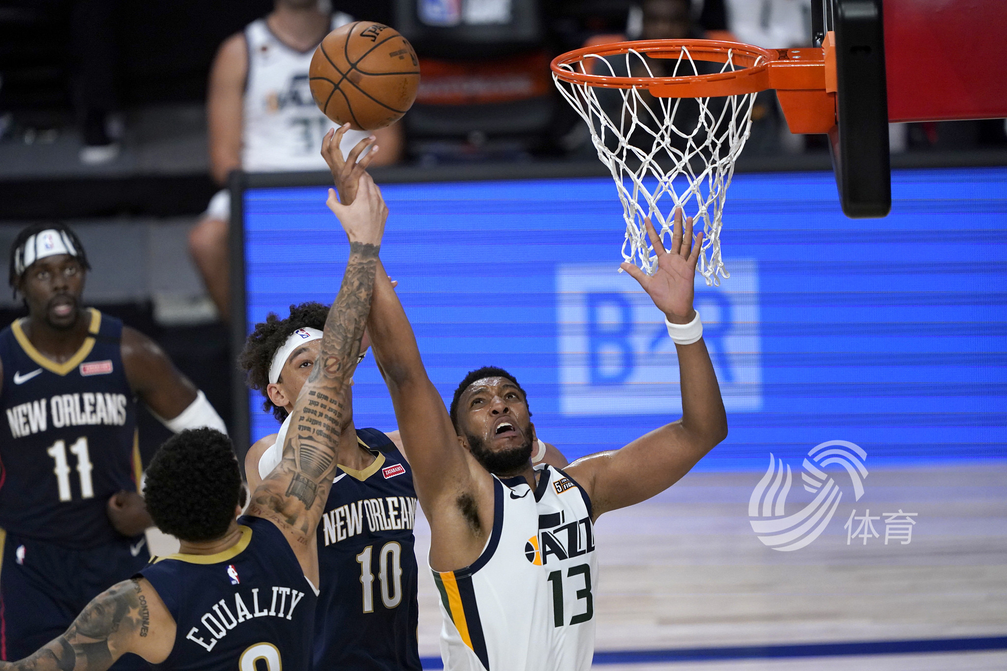 中距离甚至 中距离甚至