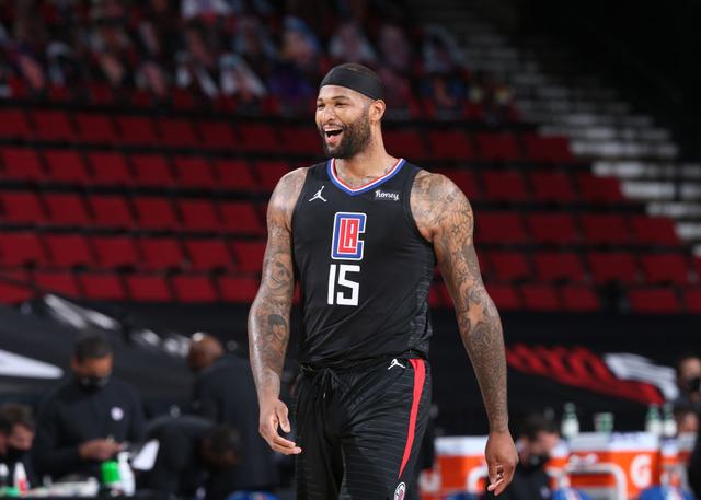 在休赛期引 在休赛期引