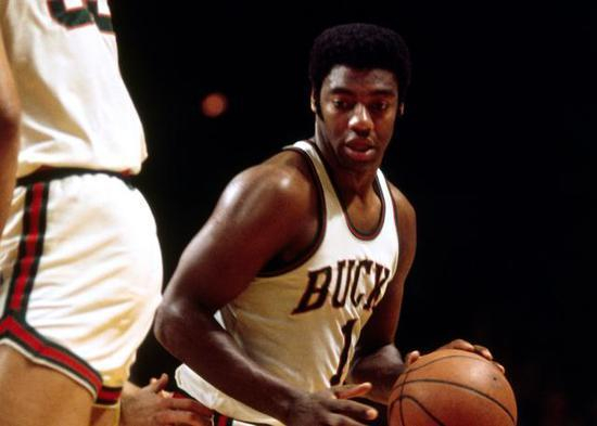 主裁判的执 主裁判的执